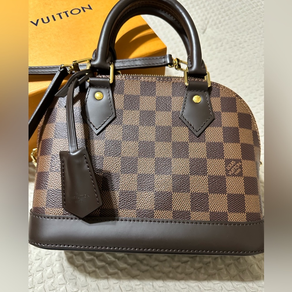 Excellent condition Louis Vuitton Damier Alma BB.